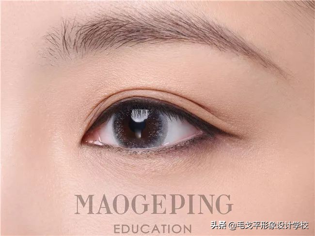 眼妆怎么画显大初学者,眼妆怎么画显大又干净清纯初学者