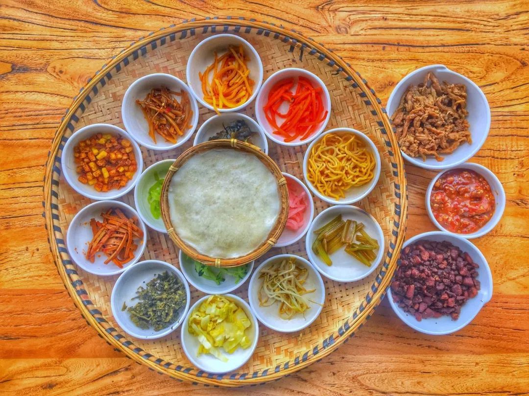 坐上高铁去旅游沿线美食尝个遍,云贵川渝高铁环线