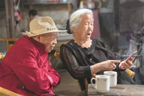 乐山大佛为何不属于石窟,乐山不止有大佛还有美食