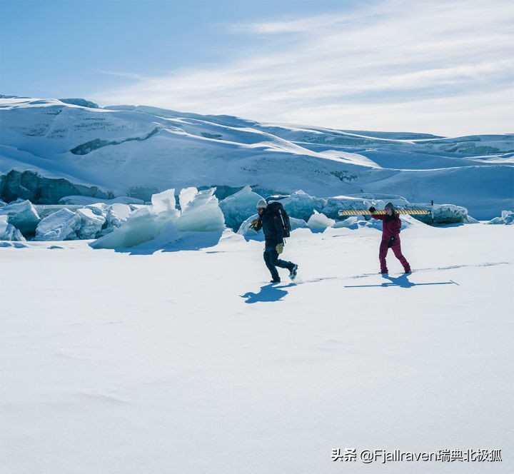 冲锋衣哪个比较适合年轻人穿,哪款冲锋衣比较好穿