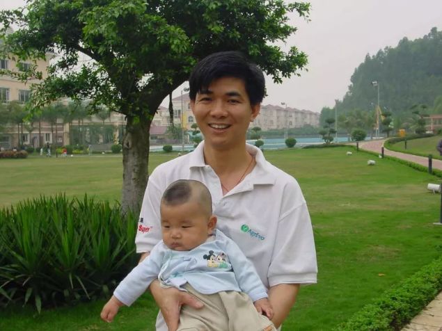 年仅20岁北美高材生张一得自杀去世，网红单亲爸爸遭质疑