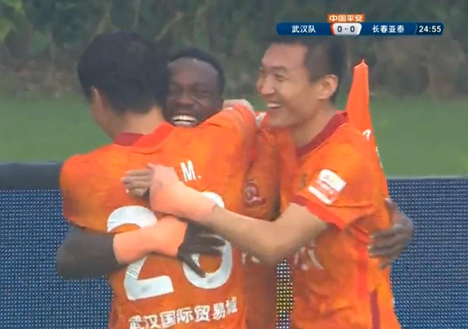 蒿俊闵抢断奥斯卡,蒿俊闵助攻戈德斯