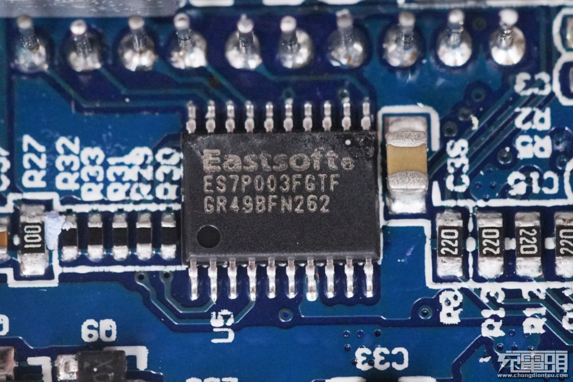 倍思30w超级硅充电器拆解,倍思65w移动电源拆解