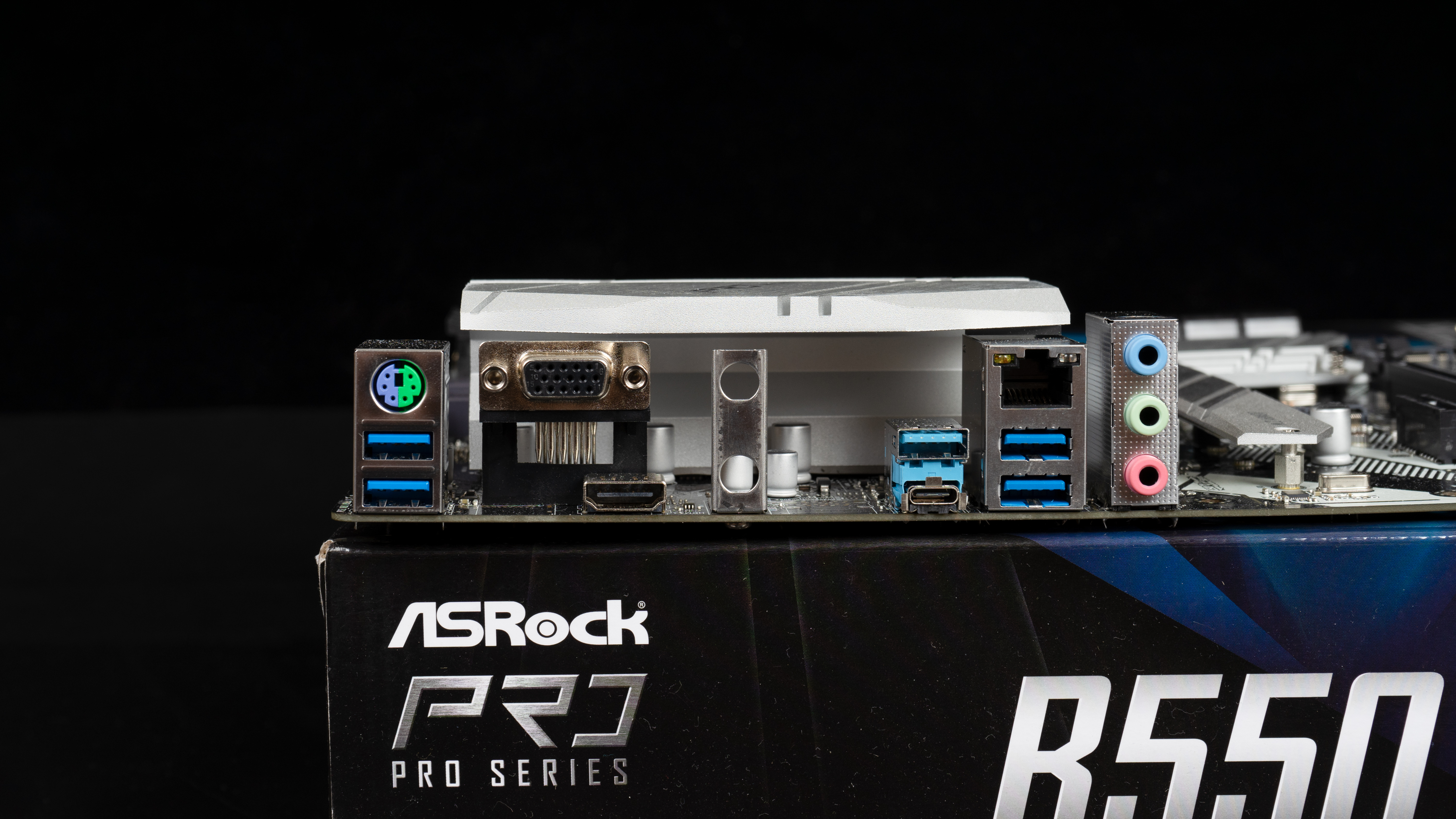 49年入国军?3700X+B550+2070S够用*党**装机