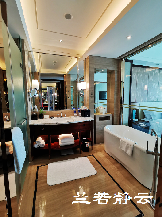 厦门源昌凯宾斯基吃一顿饭多少钱,厦门源昌凯宾斯基酒店大堂