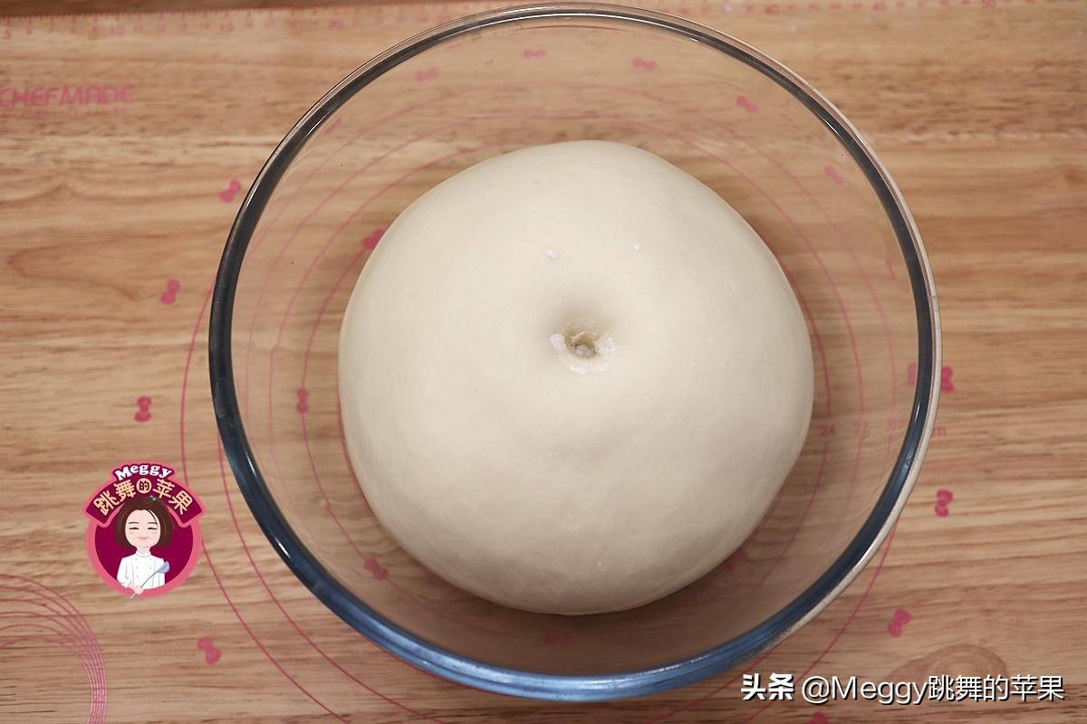 面包早餐整箱搭配草莓酱,柔软草莓酱