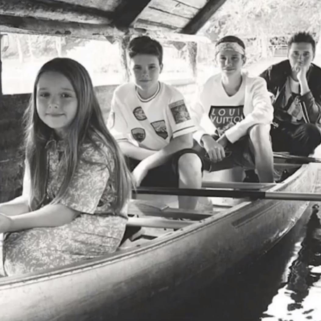 幸福快乐一家人20张照片,幸福一家人庆祝生日