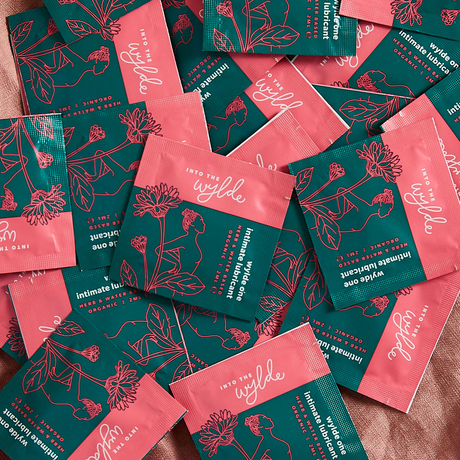 IntheWylde女性润滑剂品牌包装设计via:ClaireHartley