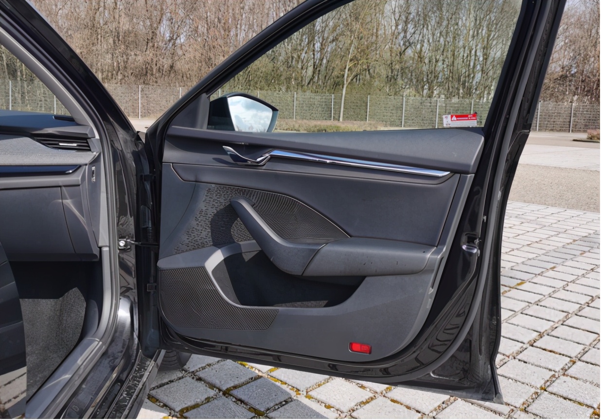 第四代斯柯达明锐国内版,明锐和高尔夫对比差别