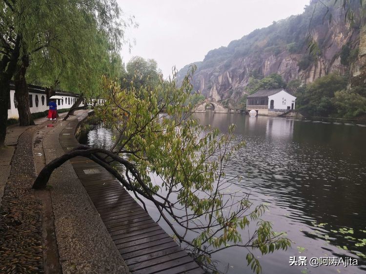 勿谓湖小,天在其中:绍兴东湖