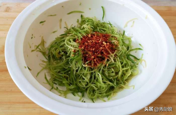 快速腌萝卜菜又脆又好吃的做法,腌香辣萝卜