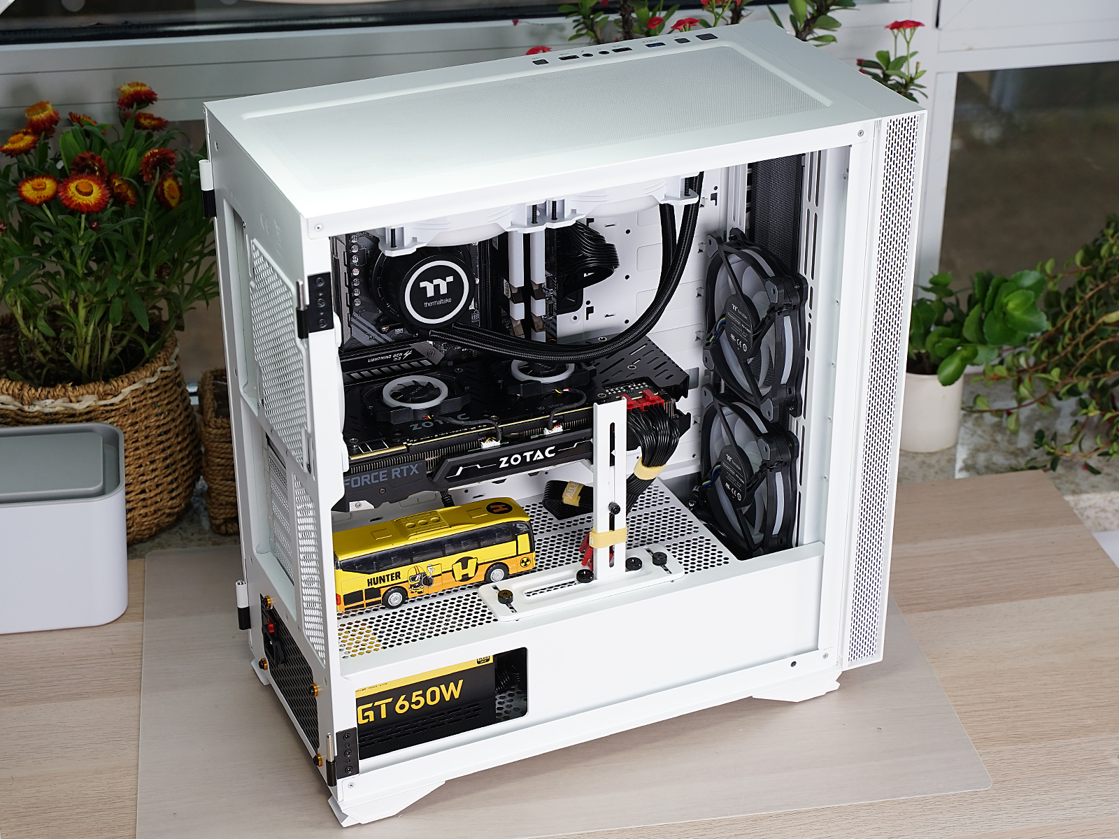 秀桌面：送老婆RGB全家桶PC，钱都花在光效上的感觉真棒