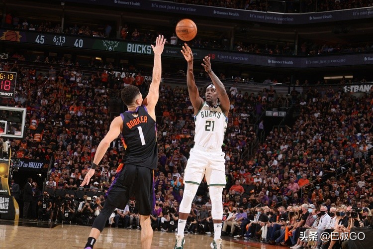 布克谈赛季初与保罗交流,勇士跟太阳比赛保罗跟布克交流