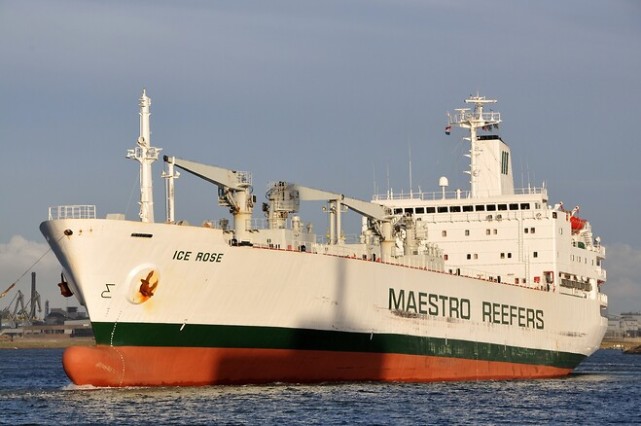 捡了大便宜!俄舰与货船相撞,舰艏红星掉落,竟成货船水手战利品