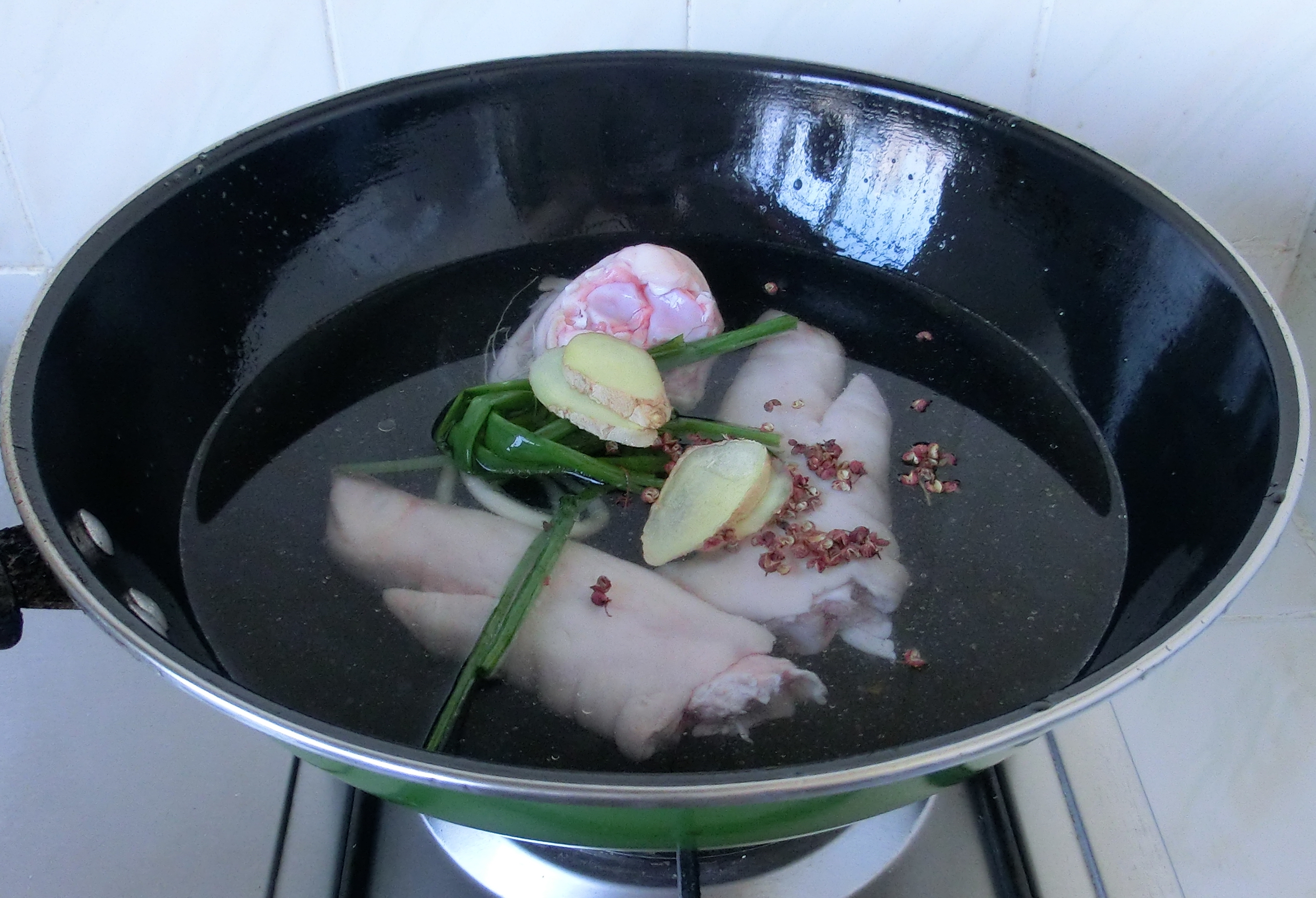 猪蹄怎么做才不会有腥味,猪蹄腥味的克星