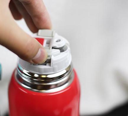 是否真的有2倍的差距：虎牌和小水怪K2智能儿童水杯对比