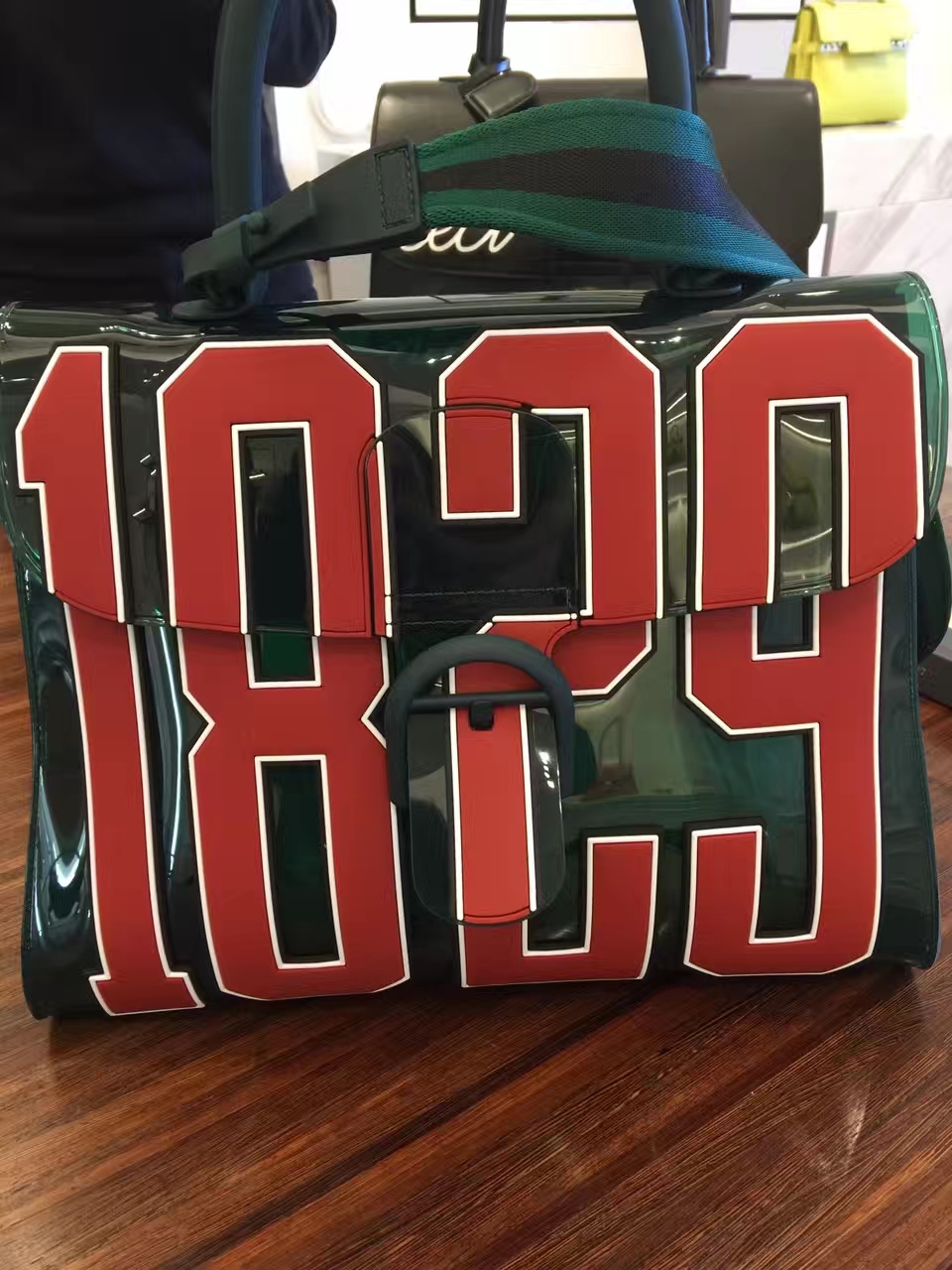 濂緢鍝佺墝delvaux,delvaux濂緢鍝佺墝