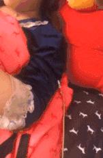 搞笑gif永远不要相信任何人,朋友圈gif背景搞笑