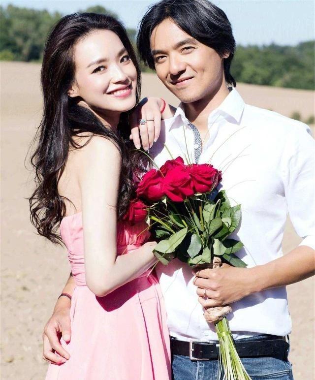 意外真摔光脚退场,粉丝滤镜被她狠怼,舒淇还是那个任性女侠啊