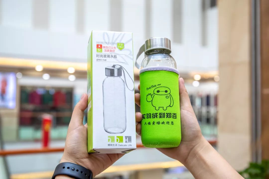 品牌羽绒服低至99元！百货大楼要被搬空了