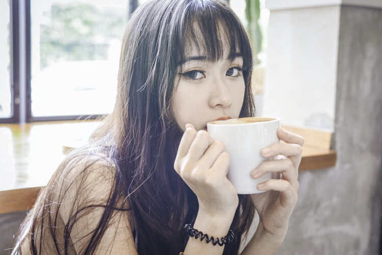 怎么才能牵到女生的手,怎么牵到喜欢的人的手