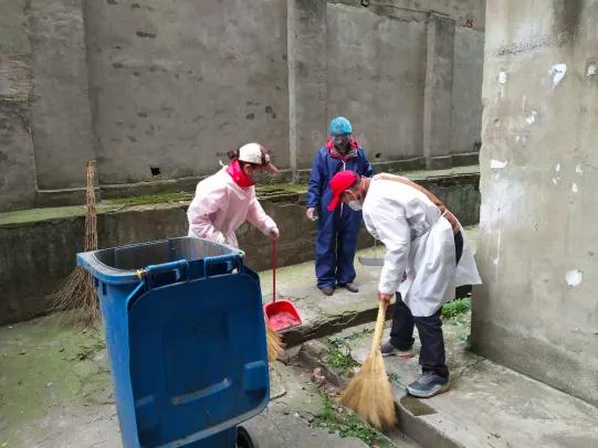 硬核小护姐表白汉警,援鄂医疗队小护姐表白汉警小哥