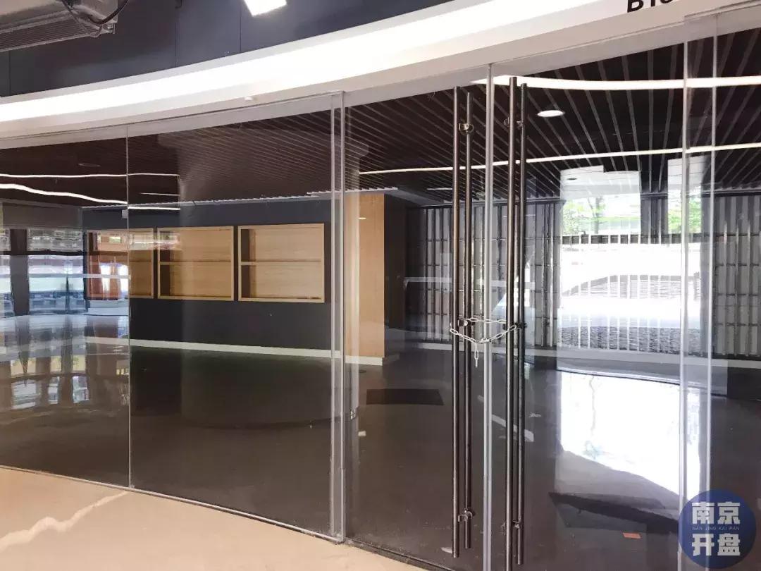 大量商家关门撤店！河西这家商场开业2年多，生意冷清！