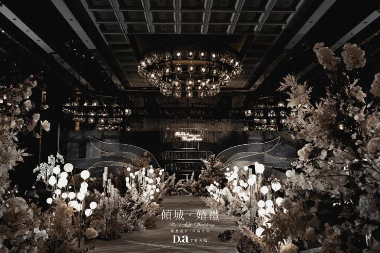 香槟色主题婚礼大屏幕视频,小饭店香槟色婚礼布置简约