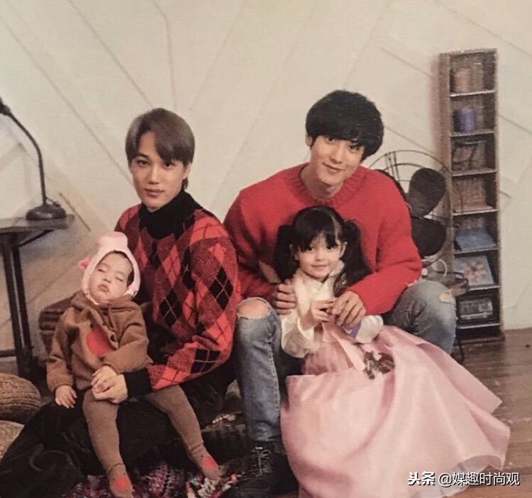 exo灿烈照顾小孩,exo演唱会互动朴灿烈撩腹肌