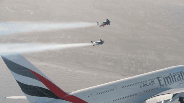 迪拜小飞机,迪拜黄色小飞机