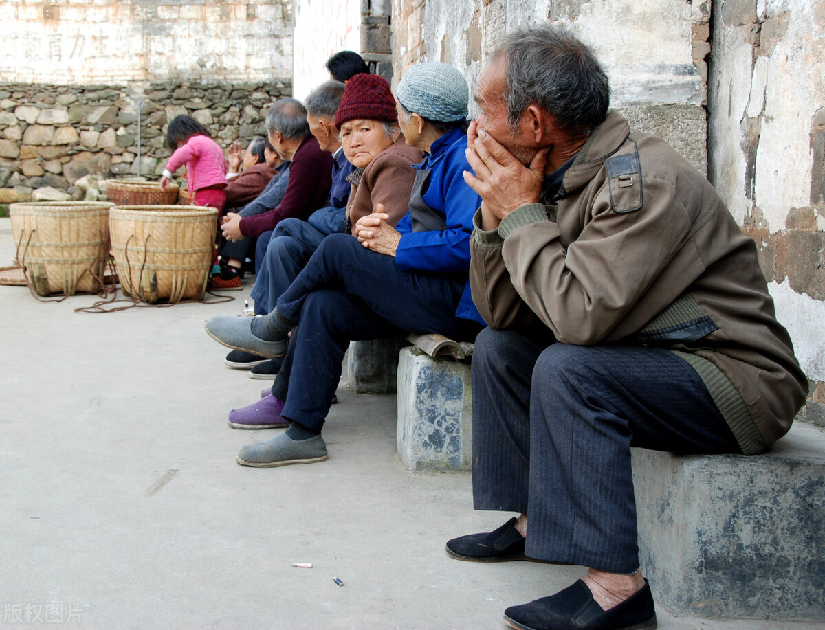 村霸捡漏做了村长，结局应了一句老话