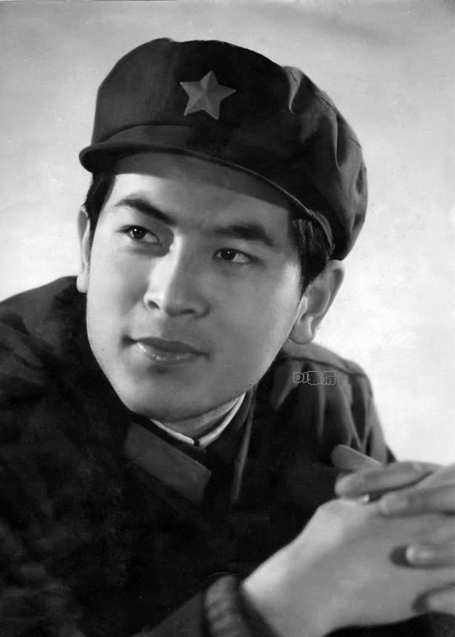 罕见老照片80年代男星,老电影老演员最美老照片