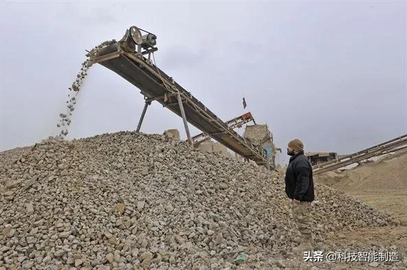 破碎机如何进行粉碎,破碎机破石机工作视频