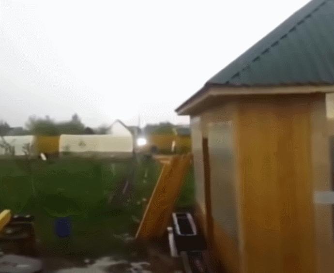 穿越窗户、飞入居民家中爆炸的球状闪电，刘慈欣为之著有同名书籍