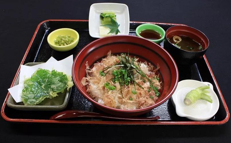 225亩公园能容纳多少人,225亩荒地