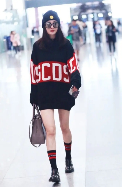 杨幂过膝袜穿搭图片,杨幂巴黎世家字母袜