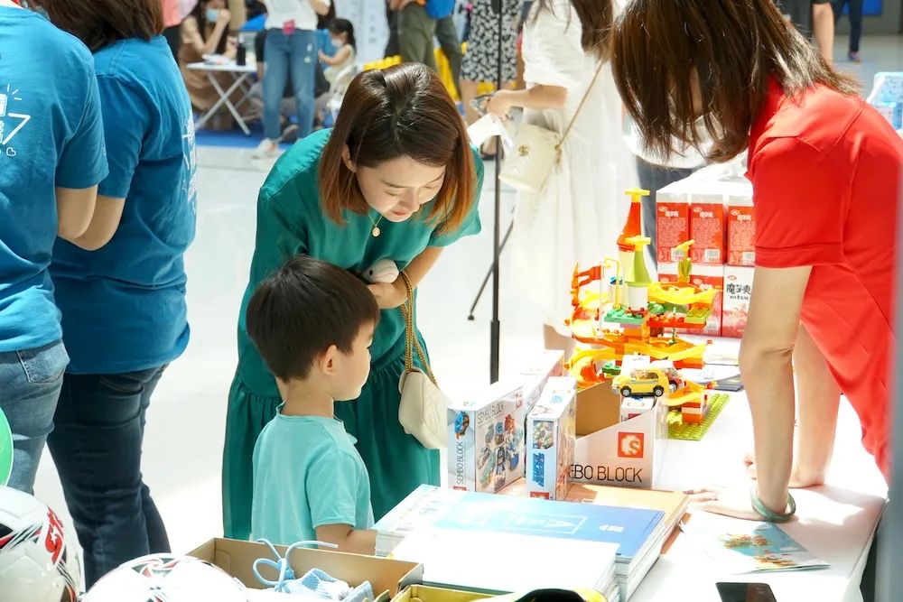 带儿子首探“北京消费季之亲子节”开启活动，居然玩到不想回家