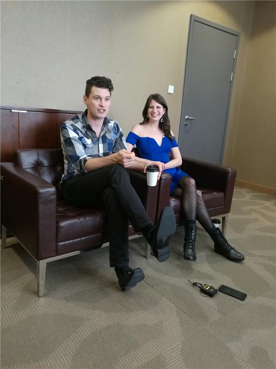 康纳和妻子的采访,康纳和妻子接受采访