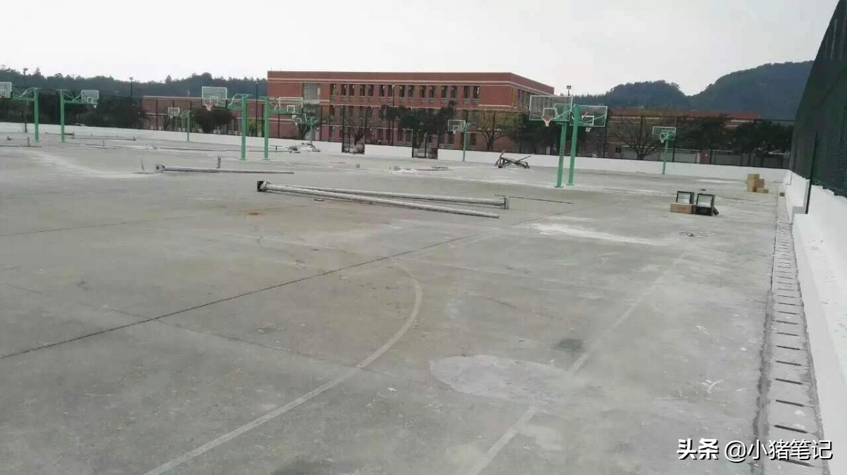 怎么选一款室外场地的篮球,如何选择篮球馆场地