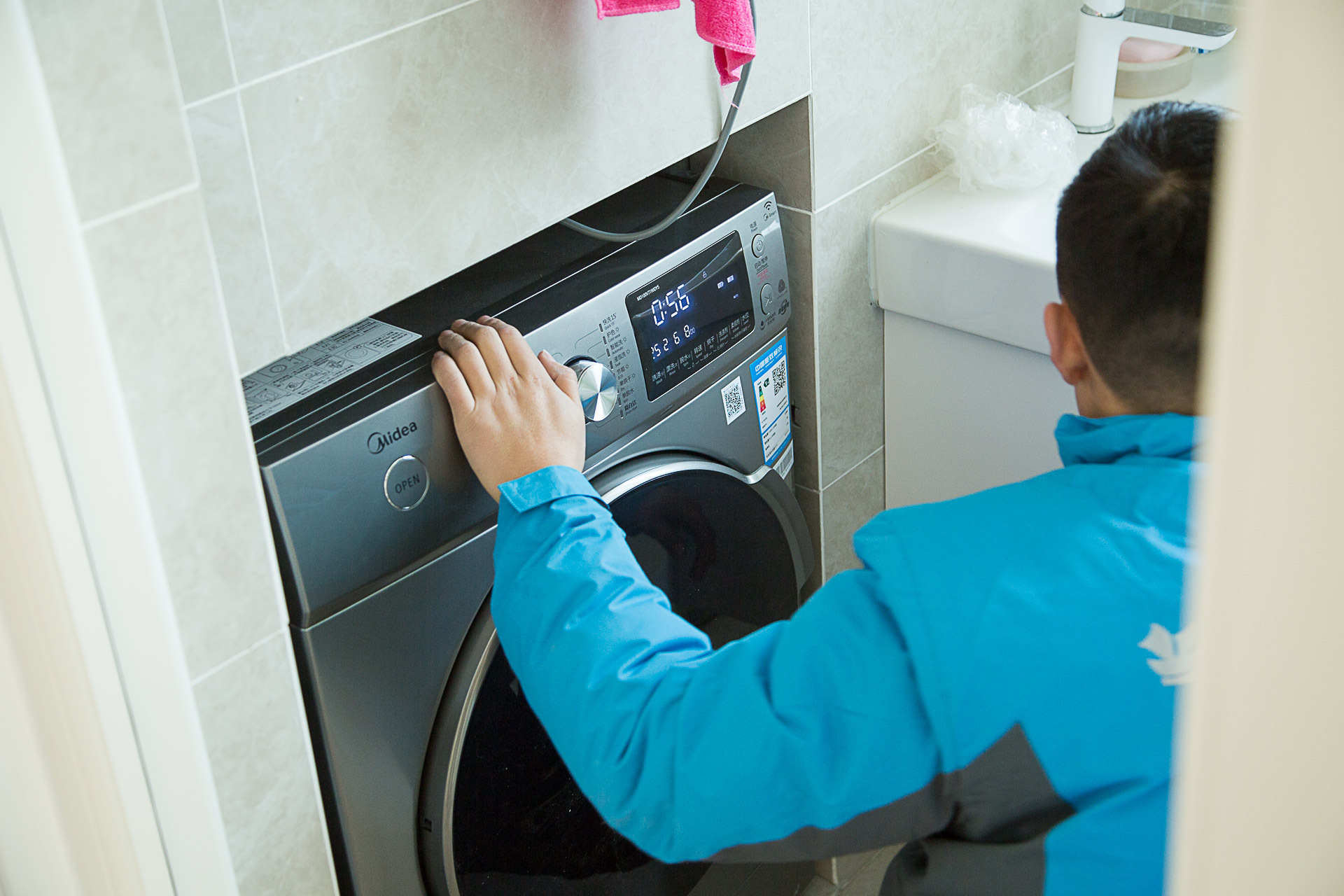 美的挂壁式洗烘洗衣机,美的洗烘一体洗衣机直驱