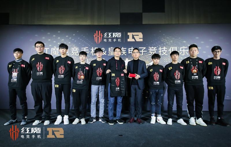 强强联手共同合作,红魔联动大黄蜂联名手机