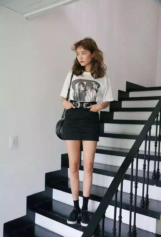 楼梯背景怎么拍照姿势好看,在废弃楼梯怎么复古拍照