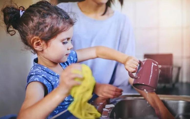 6岁孩子话少沟通能力差怎么办,小孩话多该怎么培养