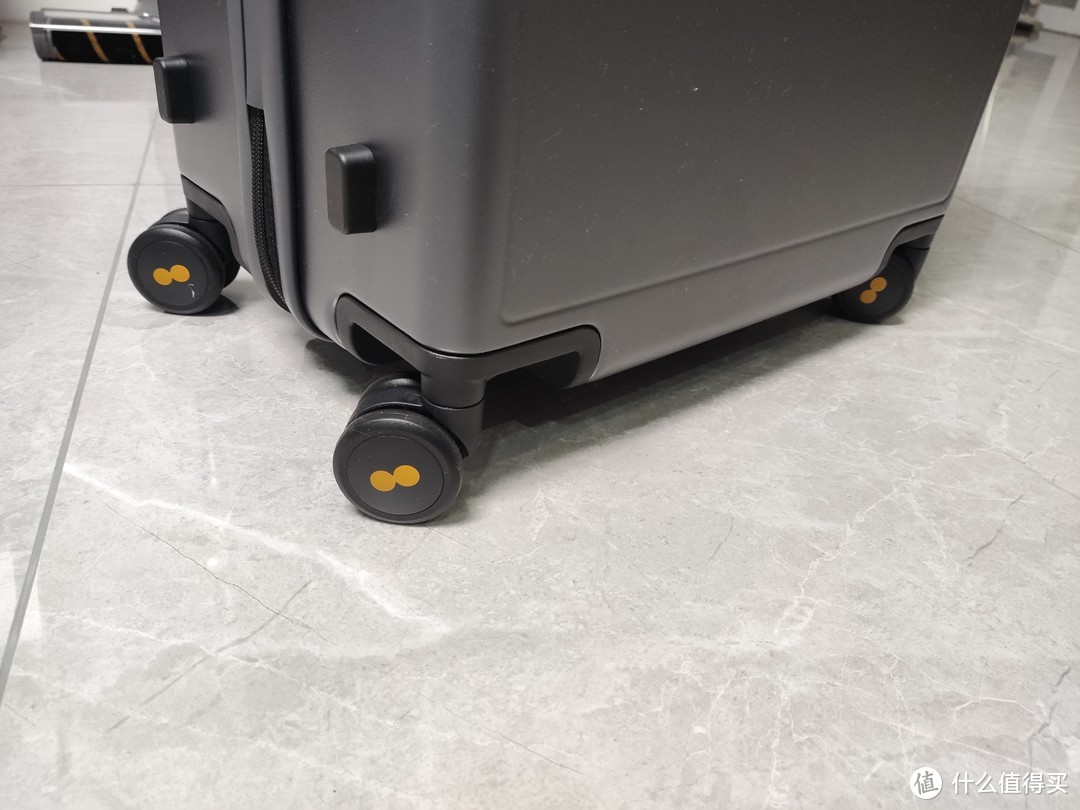 地平线8号静音万向轮旅行箱,24寸大容量行李箱地平线