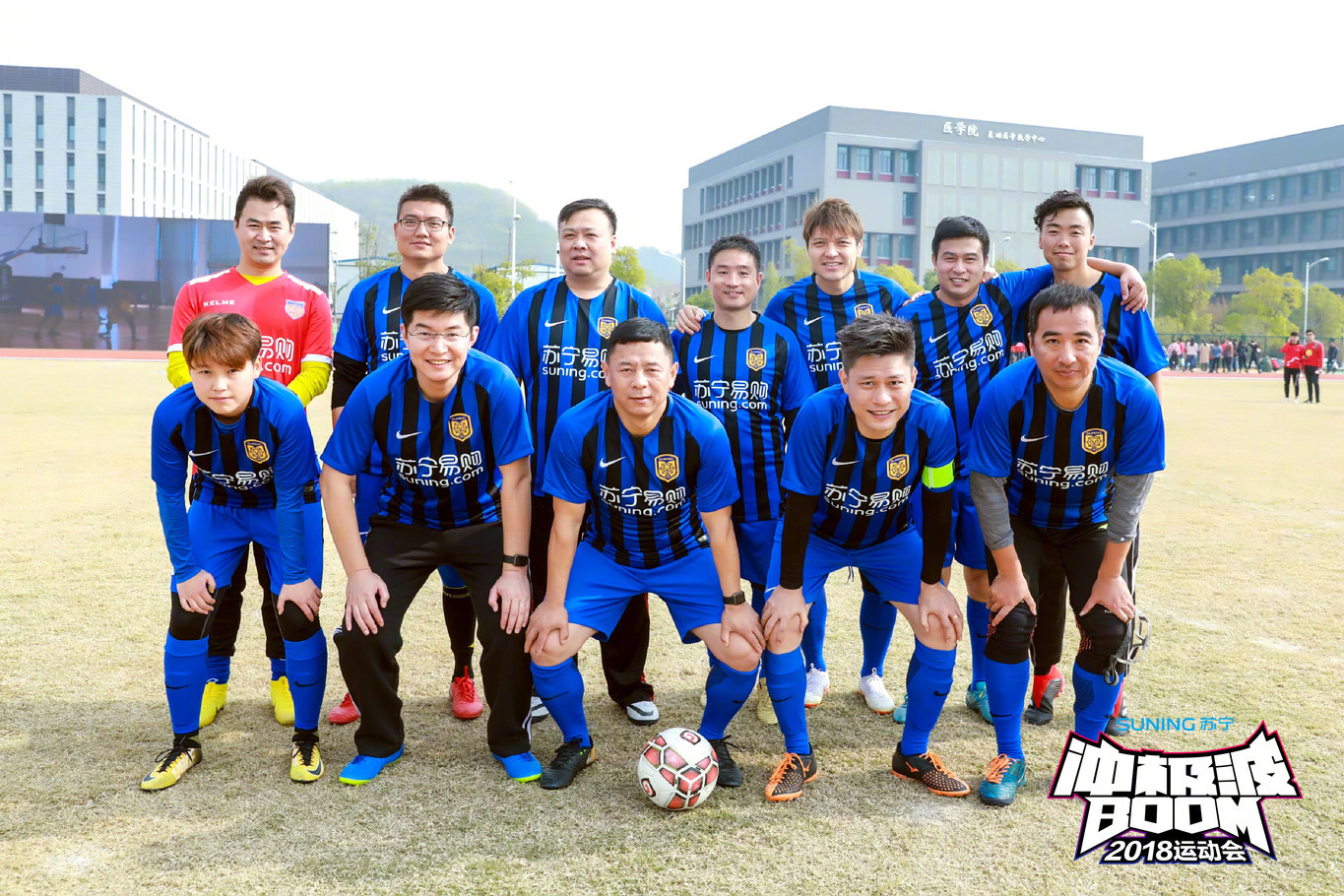 和职业球员一起打球是什么感觉,跟球员踢球