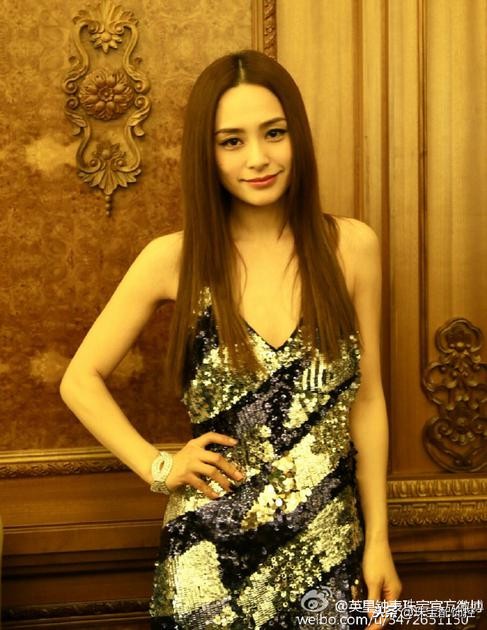 阿娇无名指大钻戒,阿娇的钻石是什么牌子