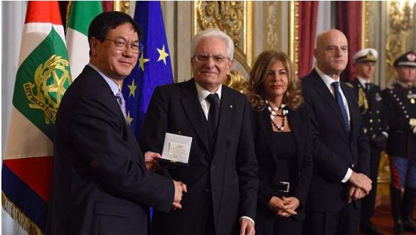 他解决2600年难题，短短1年两获国际大奖，研究成果将惠及全世界