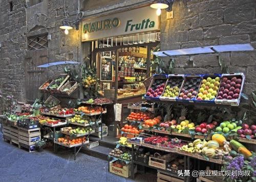 开水果店如何一年赚1000万,90后小伙开水果店不要钱