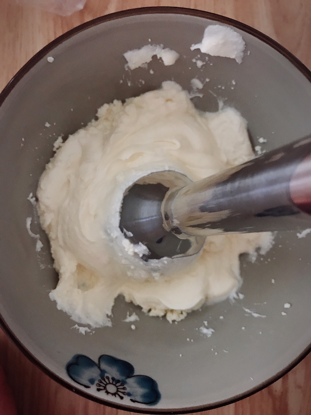 奶油打发的方法和技巧,奶油打发教程要加黄油吗