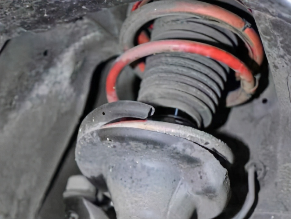 气温越高减震器会越硬吗,气温低减震嘎吱响是什么原因